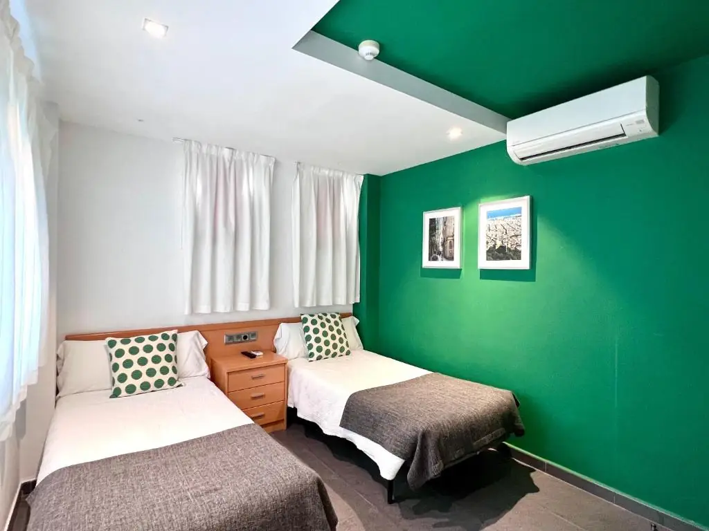Habitación Twin con baño compartido - Hostal Apolo Barcelona